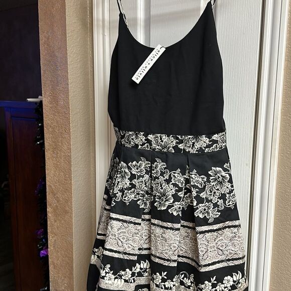 ALICE + Olivia Madison Pleated Fit & Flare MiniDress Block Art Festival NEW - Picture 3 of 12